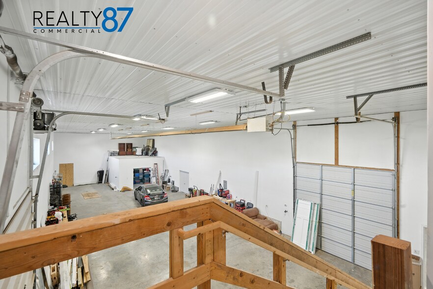 More Photos Of 2700 Stonegate Ct, Hiawatha Showroom For Sale