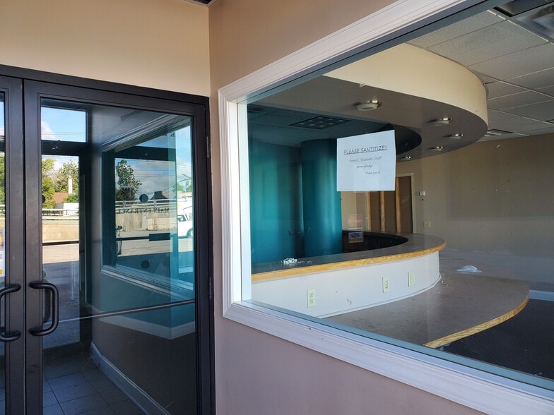 More Photos Of 2425 Hyde Park Blvd, Niagara Falls Freestanding For Lease