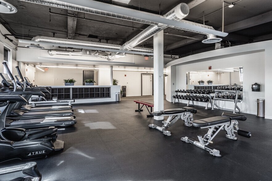 More Photos Of 36 S Pennsylvania St, Indianapolis Office For Lease