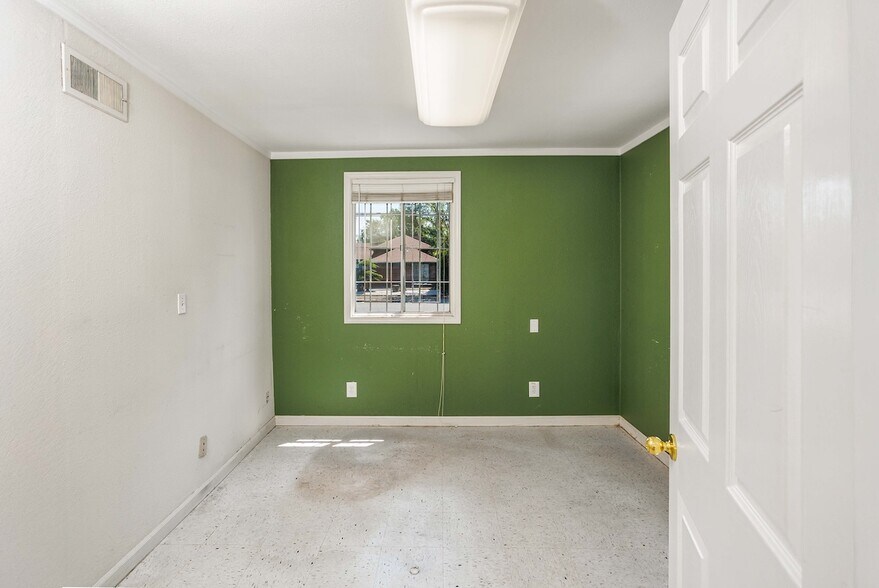 More Photos Of 10234 NE Glisan St, Portland Freestanding For Sale