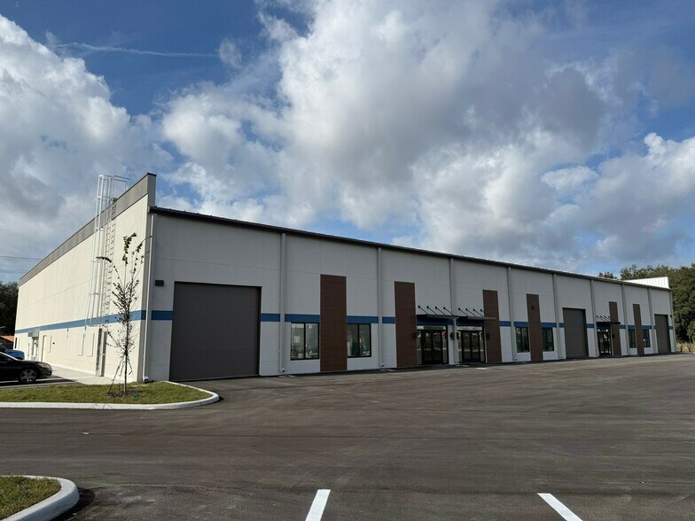 More Photos Of 1530 Kendrick Ln, Lakeland Warehouse For Sale