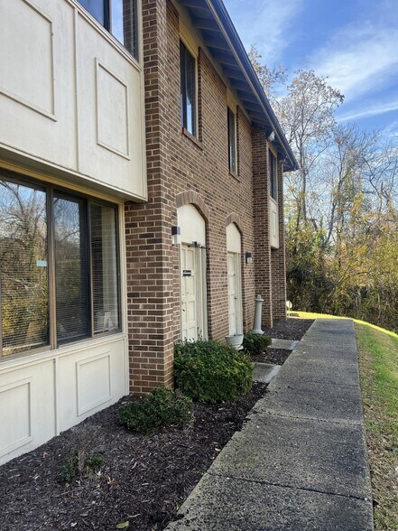More Photos Of 2250 Murrell Rd, Lynchburg Office For Sale