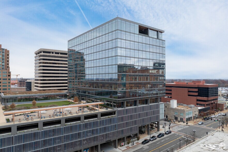 More Photos Of 8001 Forsyth Blvd, Saint Louis Office For Lease