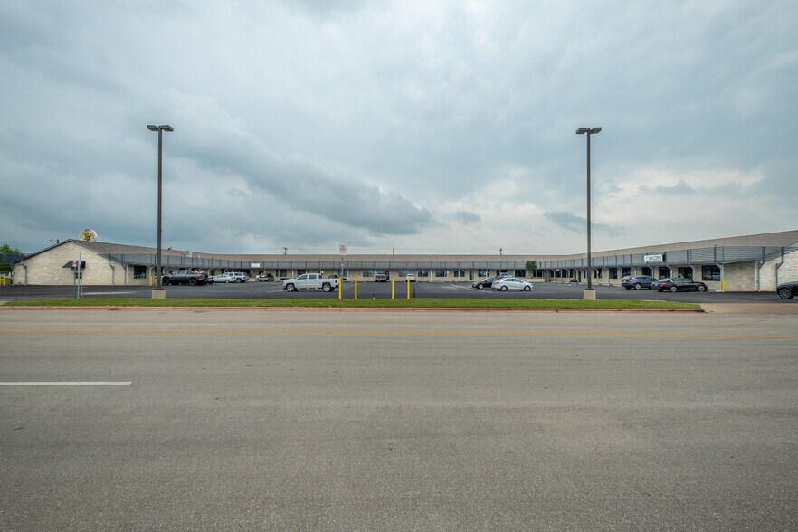 More Photos Of 305 Limestone Ter, Jarrell Unknown For Lease