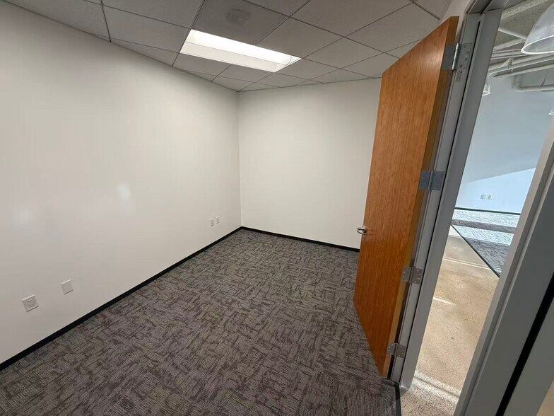 More Photos Of 4590 MacArthur Blvd, Newport Beach Office For Lease