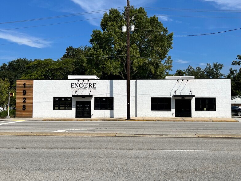 More Photos Of 1924-1928 E Montague Ave, North Charleston Flex For Lease
