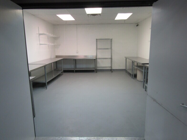 More Photos Of 209 E Brooks Ave, North Las Vegas Distribution For Lease