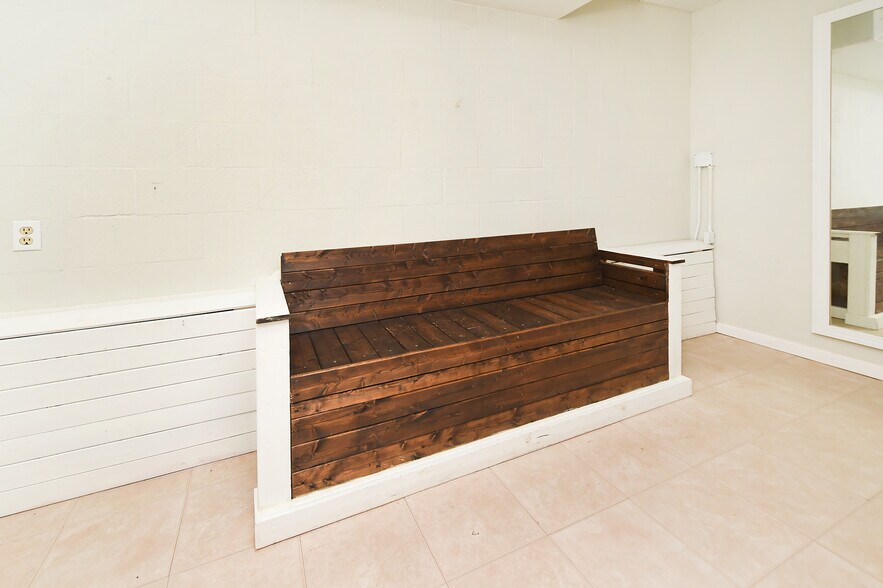 More Photos Of 2736 Dallas Ave, Ingleside Unknown For Lease