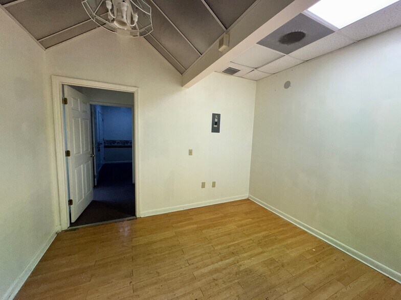 More Photos Of 6500 Fort Caroline Rd, Jacksonville Unknown For Lease