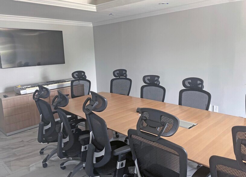 More Photos Of 150 Dog Track Rd, Longwood Office For Lease