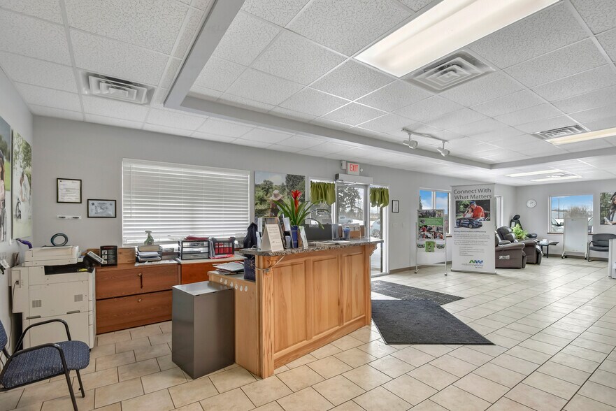 More Photos Of 844 Ontario Rd, Green Bay Showroom For Sale
