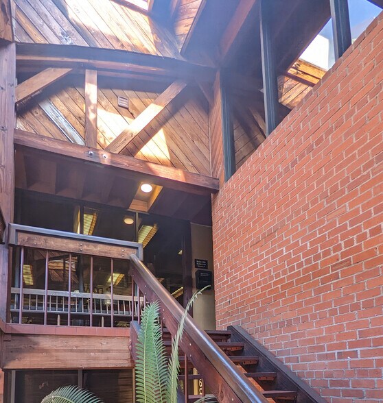 More Photos Of 829 De la Vina St, Santa Barbara Office For Lease