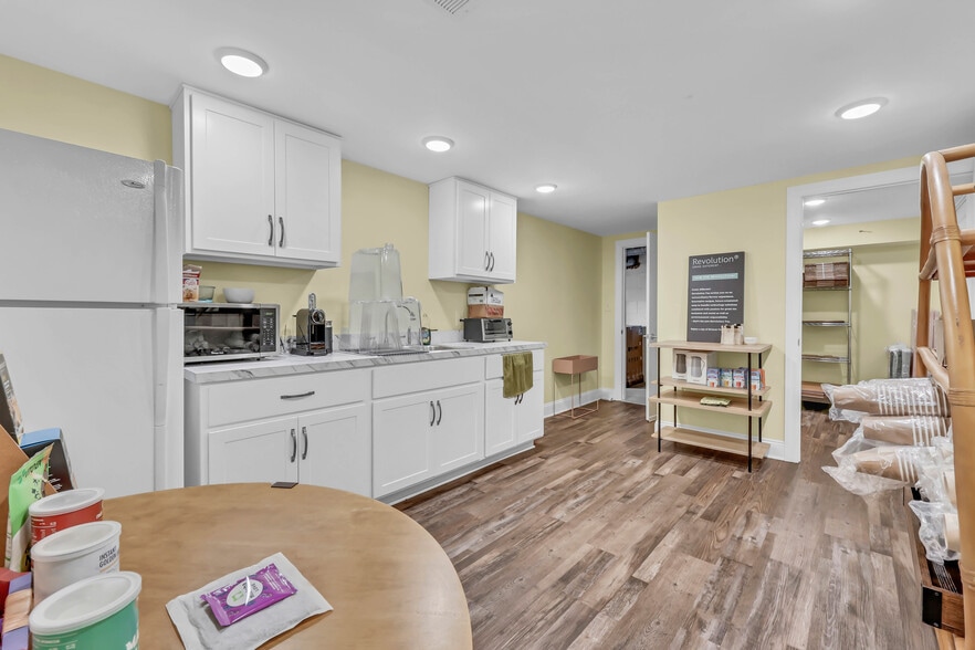 More Photos Of 1758 Memorial Dr, Clarksville Medical For Lease