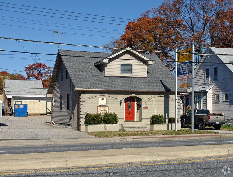 More Photos Of 820 Eastern Blvd, Essex Office For Sale