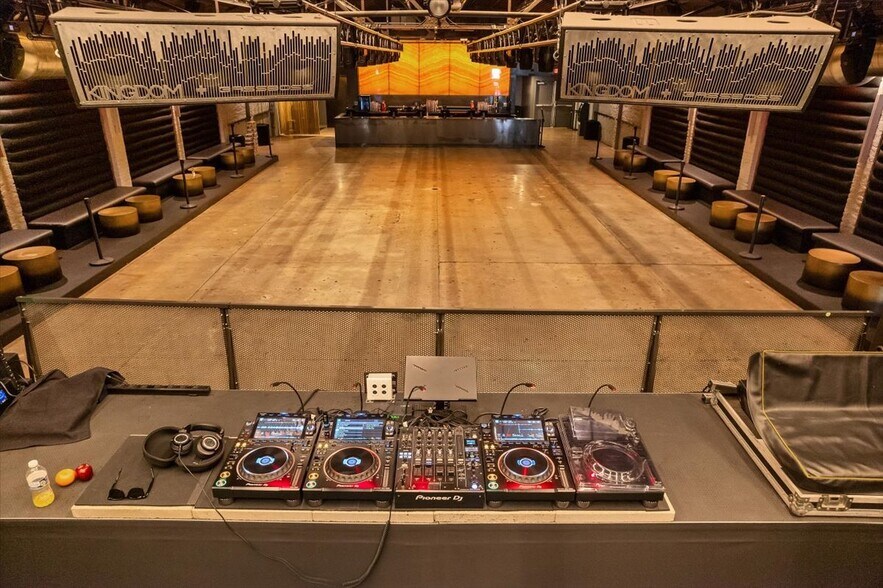 More Photos Of 505 E 7th St, Austin Freestanding For Sale