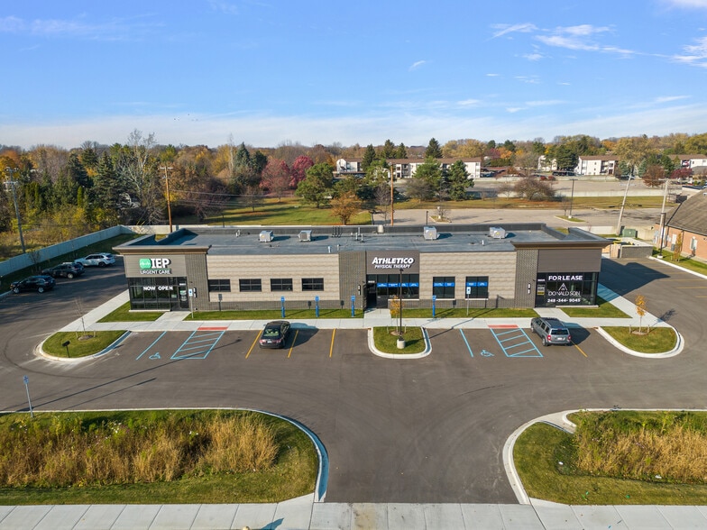 More Photos Of 16601-16609 15 Mile Rd, Clinton Township Showroom For Lease