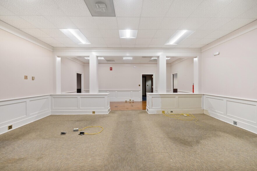 More Photos Of 16 Broad St, Charleston Bank For Lease