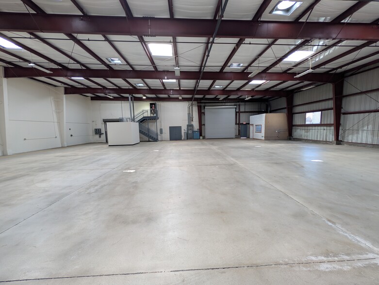 More Photos Of 1835 Dana St, Glendale Distribution For Lease