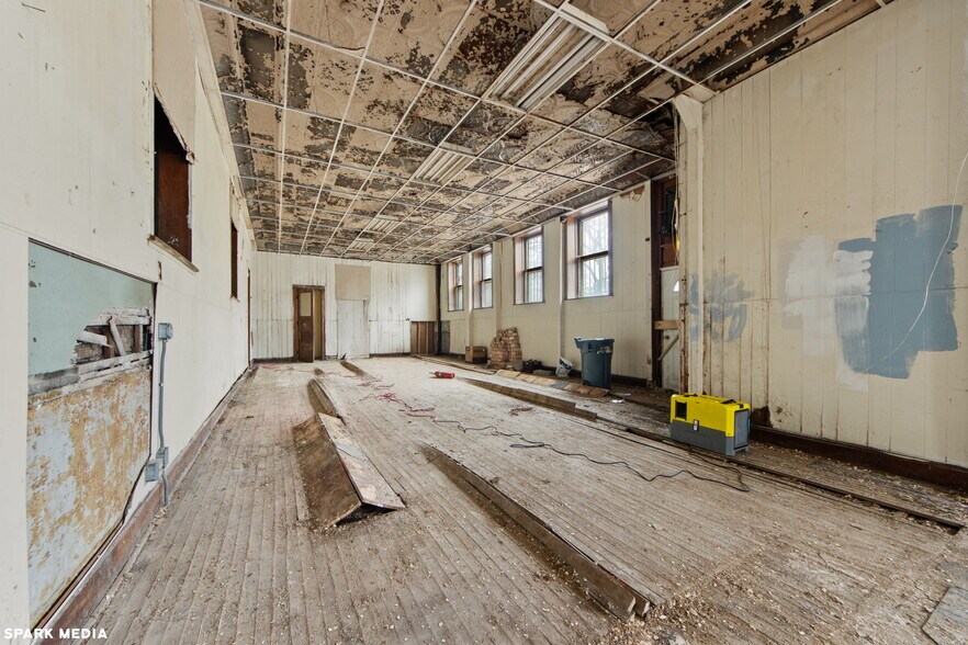 More Photos Of 4800 S Wood St, Chicago Storefront Retail Residential For Sale