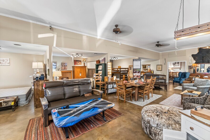 More Photos Of 2994 Hickory Blvd, Hudson Freestanding For Sale