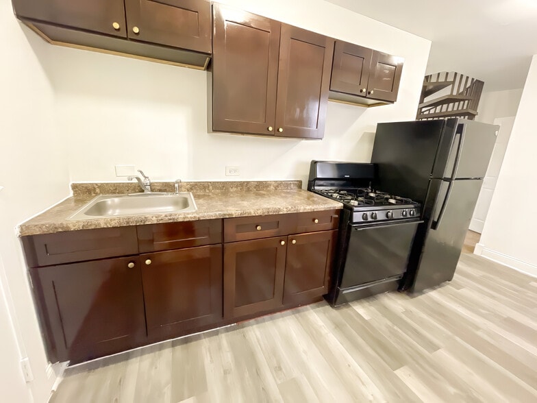 More Photos Of 5100-5104 W Madison St, Chicago Apartments For Sale