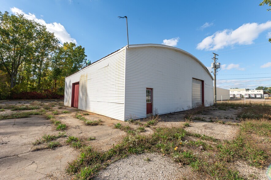 More Photos Of 3905 32nd St, Port Huron Truck Terminal For Sale