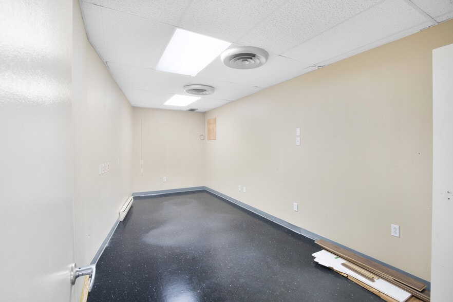 More Photos Of 169-175 St Saint-Georges, Saint-Jérôme Storefront Retail Office For Sale