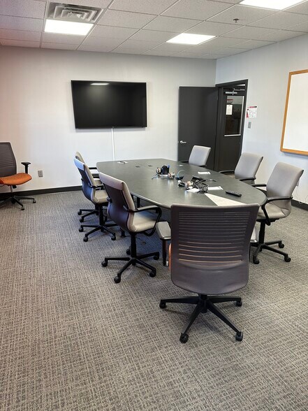 More Photos Of 30 Wright Ave, Lititz Warehouse For Lease