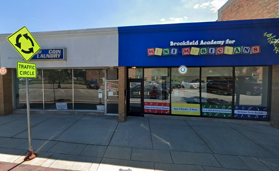 Primary Photo Of 9211 Broadway Ave, Brookfield Storefront Retail Office For Sale