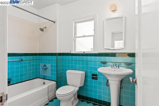 More Photos Of 476 42nd St, Oakland Apartments For Sale