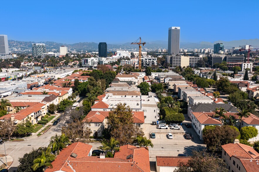 More Photos Of 6017 Whitworth Dr, Los Angeles Apartments For Sale