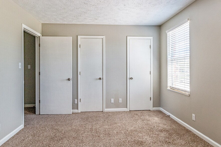 More Photos Of 291 Dunbar Cave Rd, Clarksville Multifamily For Sale