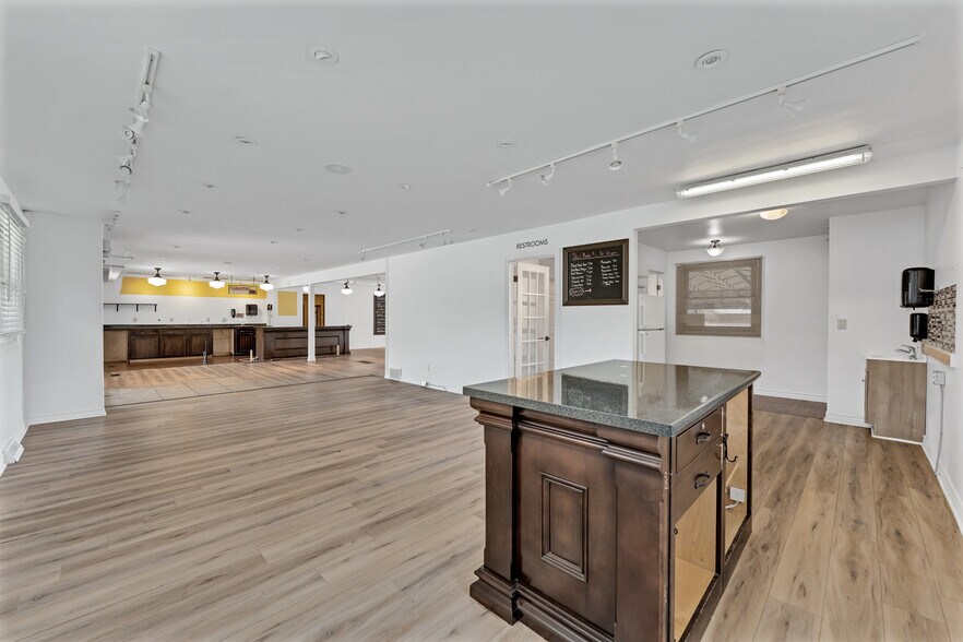 More Photos Of 585 Seacliff Dr, Kingsville Freestanding For Sale