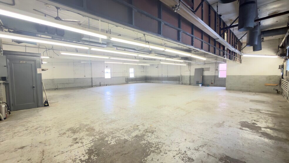 More Photos Of 327-333 53rd St, West New York Warehouse For Lease