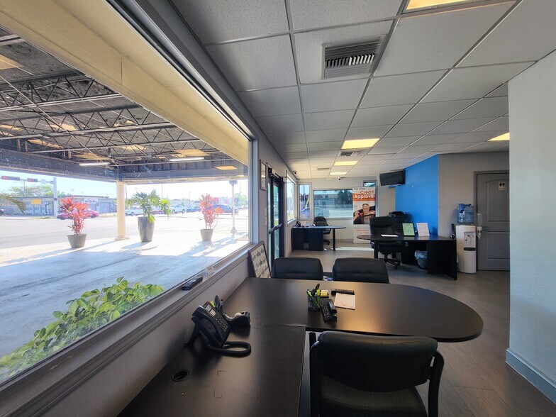 More Photos Of 2160 Cleveland Ave, Fort Myers Auto Dealership For Sale