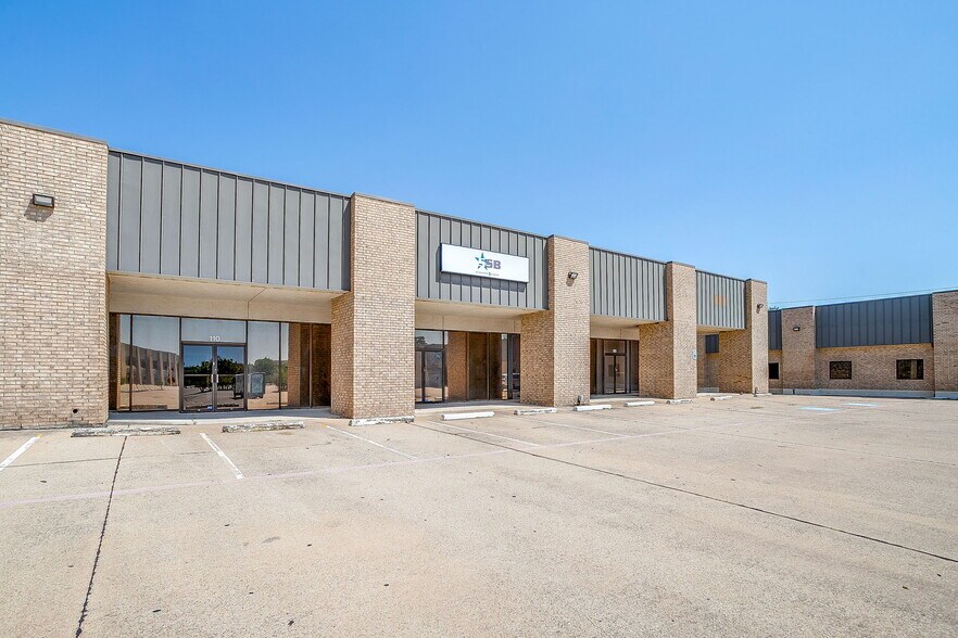 More Photos Of 401 S Jim Wright Fwy, Fort Worth Unknown For Lease