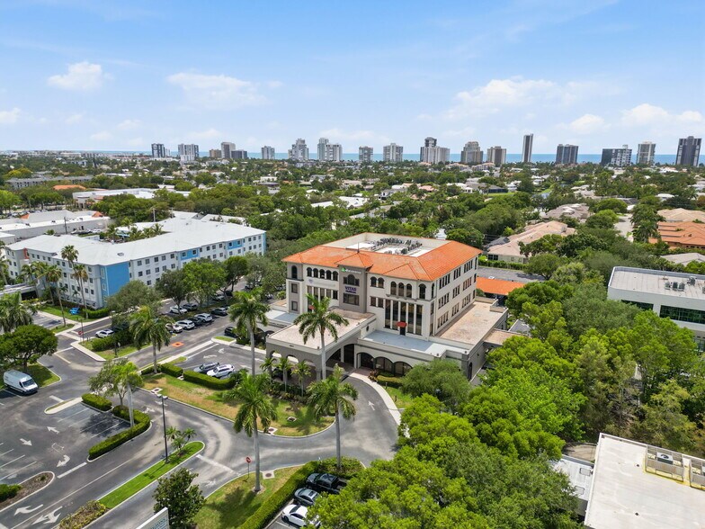 More Photos Of 4851 Tamiami Trl N, Naples Office For Lease