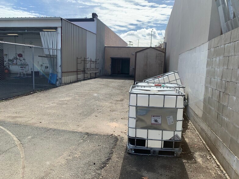 More Photos Of 890 Vallejo Ave, Novato Service For Lease