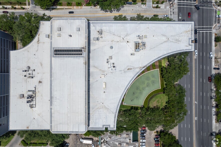 More Photos Of 10777 Westheimer Rd, Houston Office For Sale