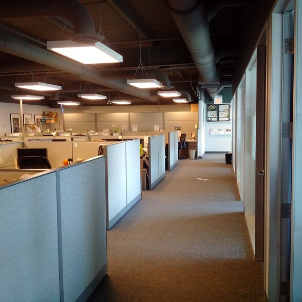 More Photos Of 57 Bittern St, Hamilton Warehouse For Lease