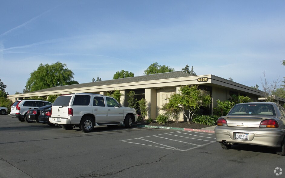 More Photos Of 5412 N Palm Ave, Fresno Unknown For Lease