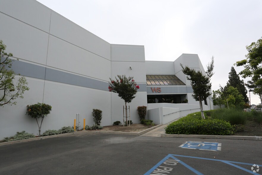 More Photos Of 7375 Chapman Ave, Garden Grove Warehouse For Lease
