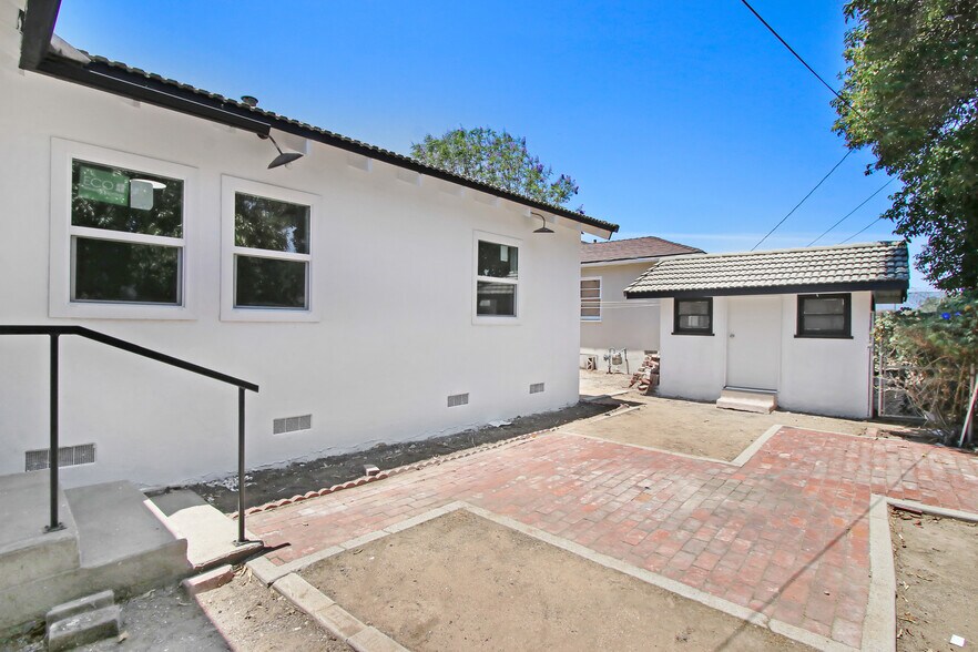 More Photos Of 3879 Dykes Ln, Riverside Apartments For Sale