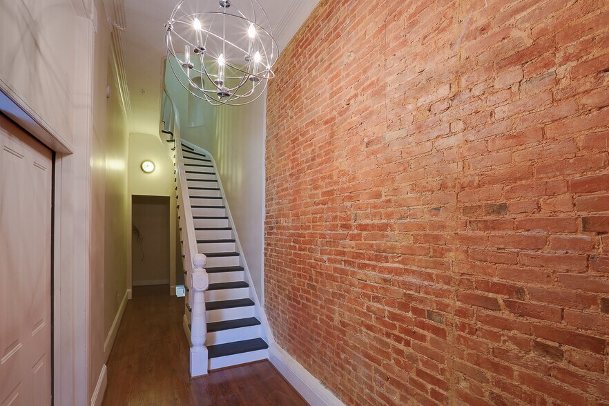 More Photos Of 2116-2118 Saint Paul St, Baltimore Apartments For Sale