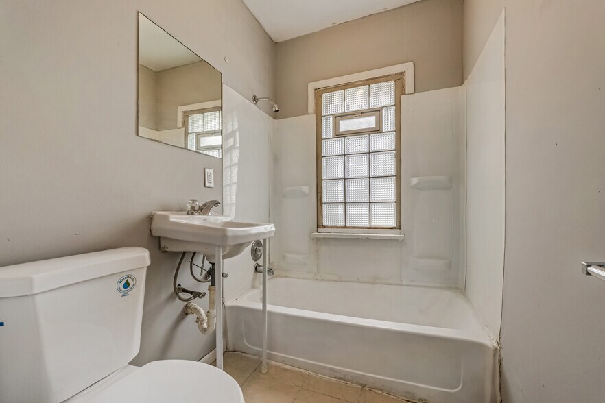 More Photos Of 2214 W Hopkins St, Milwaukee Apartments For Sale