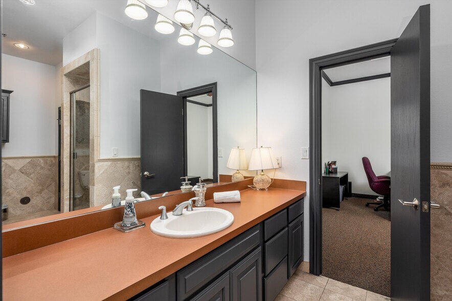 More Photos Of 6513 Preston Rd, Plano Medical For Sale