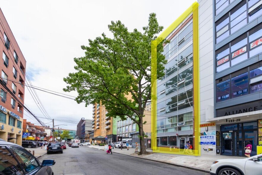 More Photos Of 13324 41st Rd, Flushing Office For Sale