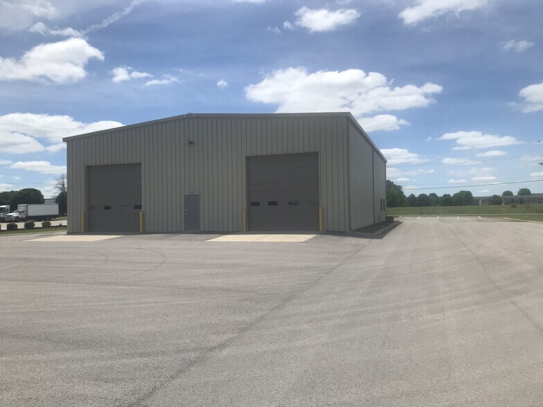 More Photos Of 260 Scotty's Way, Bowling Green Warehouse For Lease