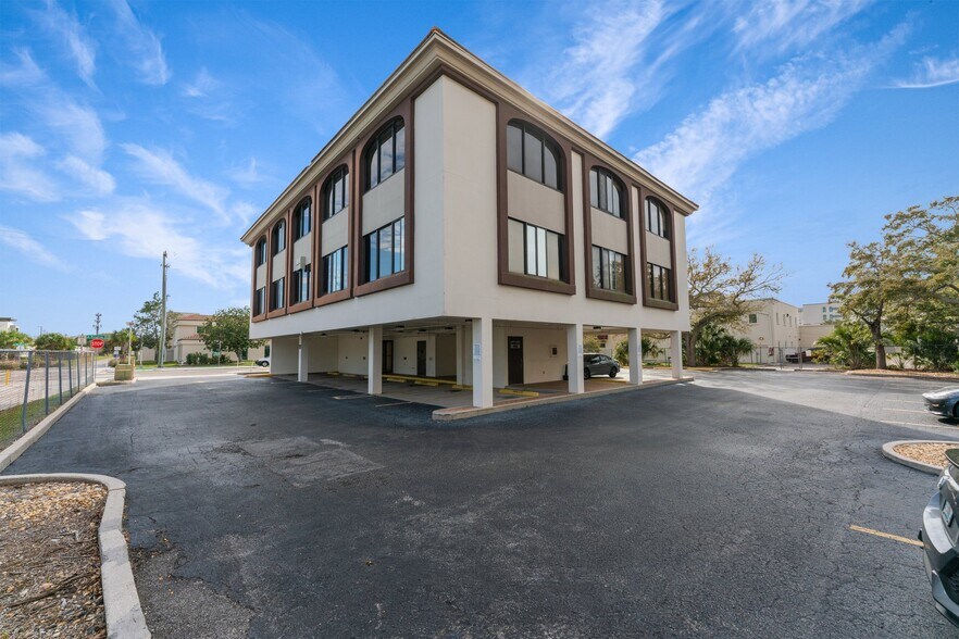 More Photos Of 2201 Ringling Blvd, Sarasota Loft Creative Space For Sale