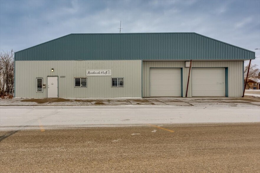 More Photos Of 4831 50 St, Alix Flex For Sale